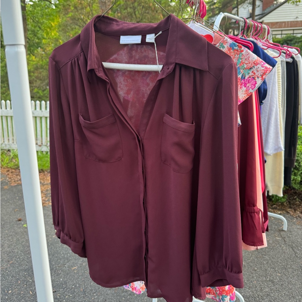 New York & Company Red 3/4 Sleeve Notched Collar Blouse